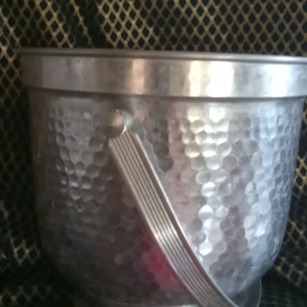 Italian Silver Hammered aluminum Ice Bucket - Picture 4 of 8